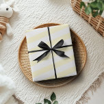 Papel De Presente Amarelo Pastel e Branco Largura Horizontal<br><div class="desc">Papel de enrolamento horizontal em tiras,  delgadas,  de cor amarelo e branca</div>