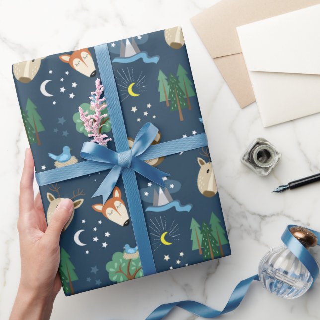 Papel De Presente Animais Selvagens Exploram Montanhas Lua Estrelas (Presentear)