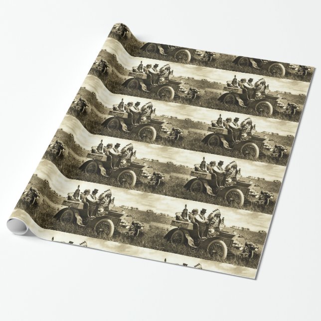 PAPEL DE PRESENTE APACHES E GERONIMO DIRIGINDO UM CARRO MOTORIZADO (Desenrolado)