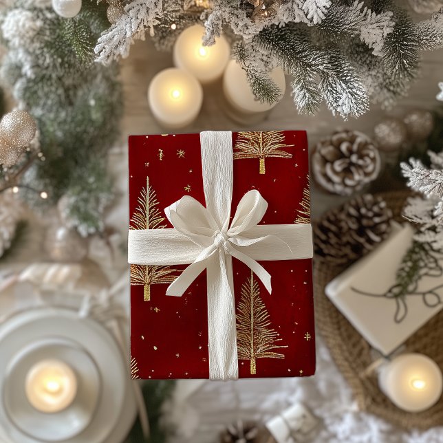 Papel De Presente Árvores de Natal Douradas Festivas em Vermelho (Criador carregado)