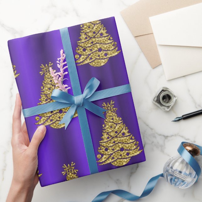 Papel De Presente Árvores de Natal Douradas Metálicas em Natal Roxo (Presentear)