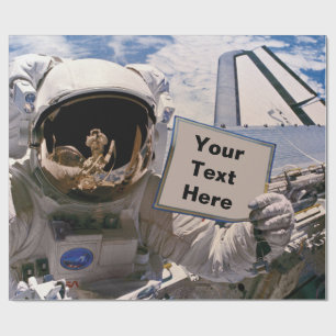 Papel De Presente Astronauta da NASA segurando placa - Adicionar tex