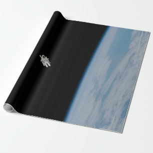 Papel De Presente Astronauta Fazendo Caminhada Espacial Acima da Ter