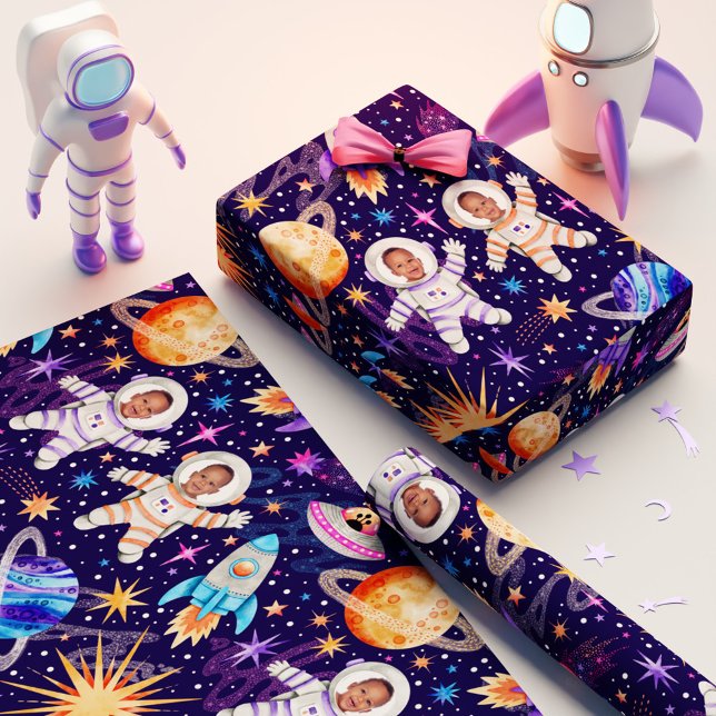 Papel De Presente Astronautas gêmeos em fotos no exterior (Twin Astronauts in Outer Space Photo Wrapping Paper)