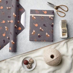 Papel De Presente Aves de Natal com chapéus, estrelas, bagas e cinza