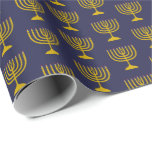 Papel De Presente Azul escuro elegante | Hanukkah | CANDELABRO<br><div class="desc">Elegante e escuro,  azul-da-meia-noite,  Papel de embrulho MENORAH,  mostrando com uma falsa menorah dourada em um padrão ladrilhado. Este é um design minimalista,  simples,  elegante,  especialmente adequado para o show ou artesanatos de Chanucá.</div>