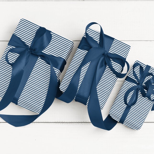 Papel De Presente Azul Prussiano Elegante e fino branco com risca (Elegant Thin Striped Wrapping Paper with Prussian Blue and White Lines. Chic Fall / Winter Gift Wrap)