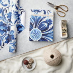 Papel De Presente Azulejos Azuis Mediterrânicos de Cor da Água Moder<br><div class="desc">Apresentando nosso moderno papel de enrolar Azulejos azuis mediterrâneos, uma bela escolha para adicionar elegância aos seus presentes. Este papel de embrulho apresenta uma impressionante design de aquarela de azulejos azuis mediterrânicos clássicos, capturando a essência do encanto costeiro com uma reviravolta moderna. Ideal para embrulhar presentes de chá de panela...</div>