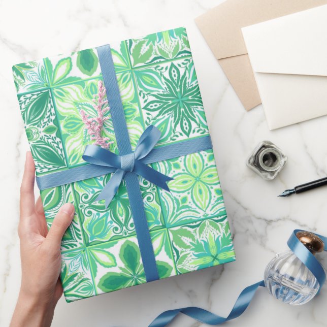Papel De Presente azulejos ornamentados em verde e branco (Presentear)