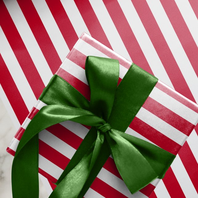 Papel De Presente Bandas de doces brancas tradicionais (Christmas Red White Candy Stripes Wrapping Paper)