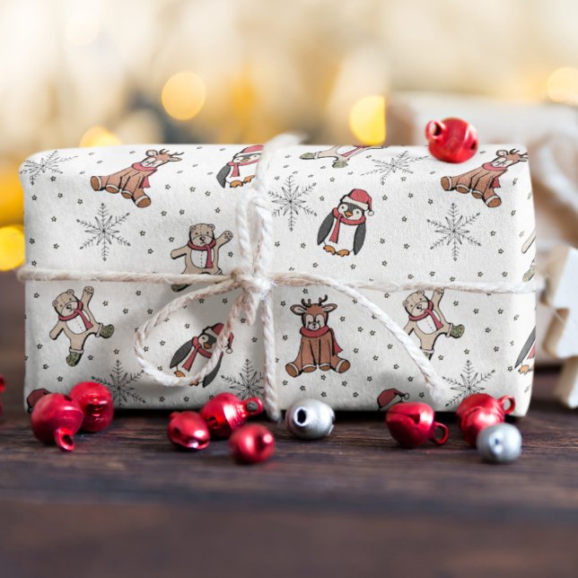 Papel De Presente Bebês Brancos Primeiro Natal Animais de inverno (Baby's First Christmas Winter Animal White Wrapping Paper. Hand-Drawn Penguin, Reindeer, Teddy Bear)