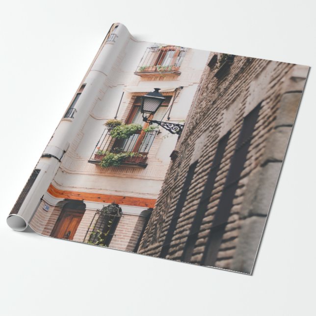 PAPEL DE PRESENTE BECO CONCRETO DE CINZAS DURANTE O DIA (Desenrolado)