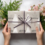 Papel De Presente Beige Minimalista Chá de panela Cute<br><div class="desc">A design apresenta uma noiva com um vestido longo e uma simples tipografia. Este elegante e simples papel de embrulho personalizado é perfeito para aqueles Chás de panela que devolvem presentes. Ele pode ser personalizado alterando o nome e a data do evento da noiva. Para mais personalização, sinta-se à vontade...</div>