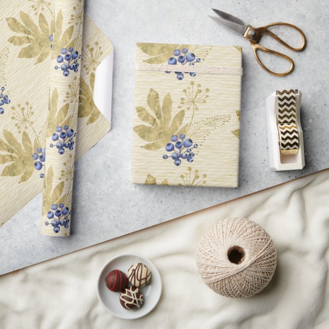 Papel De Presente Berries Roxos e Folhas Douradas em Amarelo Pálido (Artesanato)