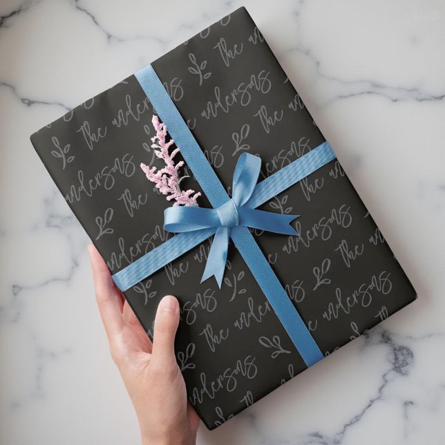 Papel De Presente Black and Gray Foliage Your Family Name Christmas (Criador carregado)