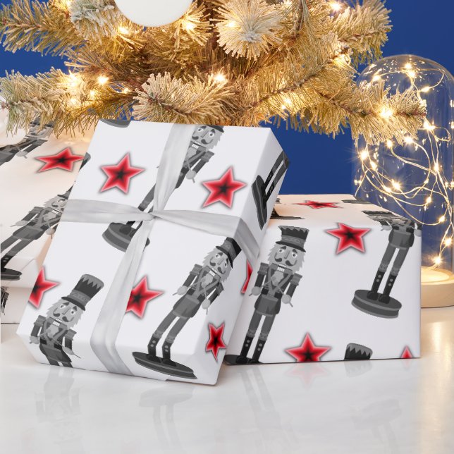 Papel De Presente Black and White Red Stars Nutcracker Soldiger (Feriados)