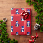 Papel De Presente Blue Snowman Christmas<br><div class="desc">Um papel de embrulho,  com um bonitinho bonitinho,  vestido com um chapéu de veludo azul e colete,  cercado por estrelas azuis sobre fundo vermelho para o Natal.</div>