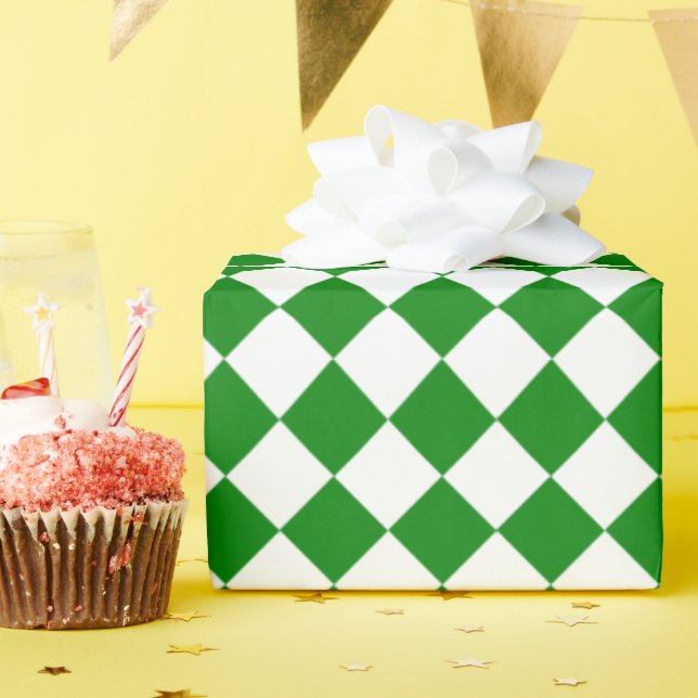 Papel De Presente Bold Green and White Chevron Pattern Classic (Festa de aniversário)