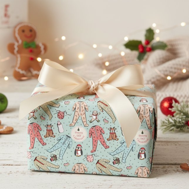 Papel De Presente Bonitinho Verde Bebê é o primeiro Natal personaliz (Cute 1st Christmas Kids Wrapping Paper. Baby Pj's & Winter Animals First Xmas Illustration Pattern)
