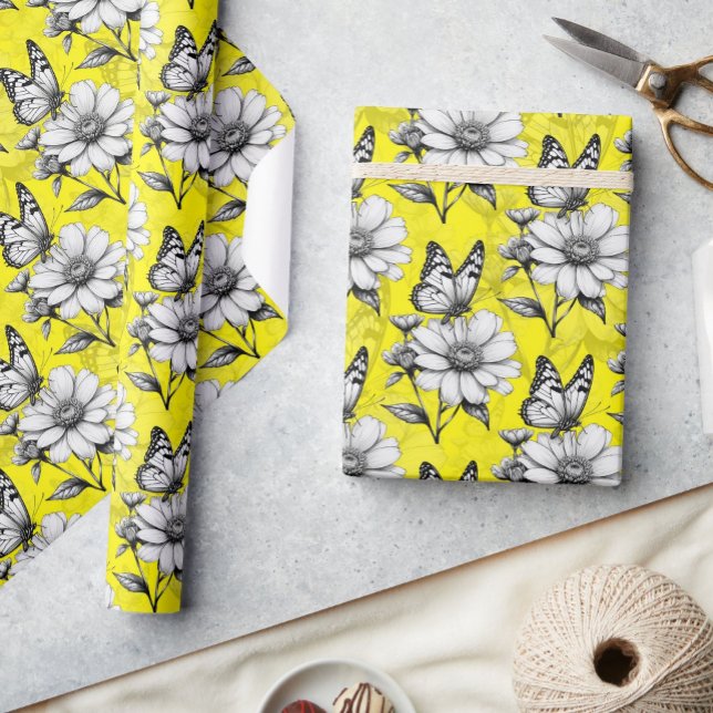 Papel De Presente Borboleta Sobre Padrão De Flor Design amarelo (Criador carregado)