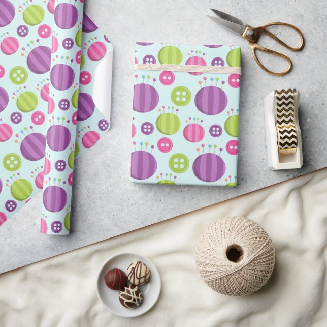 Papel De Presente Botões de costura e almofadas de alfinetes que emb (Artesanato)