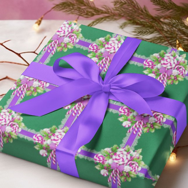 Papel De Presente Candy Cane Purple e Pink Natal (Pink candy and purple ribbon shine on this Christmas green background!)