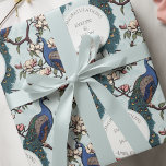 Papel De Presente Casamento Azul Botânico Pavão & Flores<br><div class="desc">Este Papel de Embrulho Casamento Azul Botânico Pavão & Flores apresenta um padrão estilo Chinoiserie de pavões azuis e verdes desenhados à mão empoleirados em ramos de árvore de Magnólia em flor contra um fundo azul suave e elegante. Todo o texto é editável. Personalize o título, nomes e data na...</div>