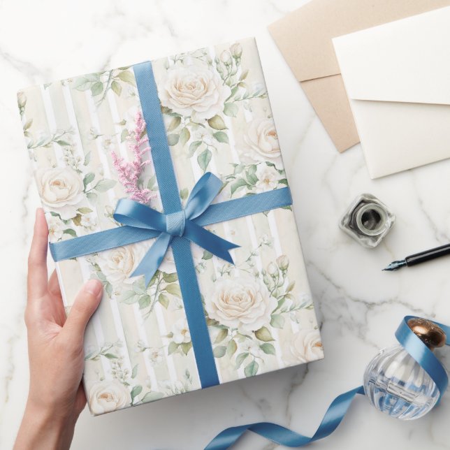 Papel De Presente Casamento Listras Florais de Rosas Brancas Românti (Presentear)