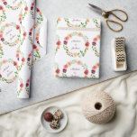 Papel De Presente Casamento Personalizado da Peonia Floral Elegante<br><div class="desc">Belo papel de embalagem floral de burlôncio e pêssego,  apresentando um lindo padrão de coroa de pedras com cor d'água,  com os nomes de casais personalizados nos círculos. Um papel de embrulho de casamento elegante para uma ocasião de outono.</div>