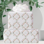 Papel De Presente Casamento Personalizado Da Tipografia Floral Cor-D<br><div class="desc">Um belo papel floral cor-de-rosa e marfim embrulhando com uma bela coroa de diamante de bonito pincel e marfim. Este belo presente de casamento de pedras apresenta os nomes dos casais personalizados na design com a tipografia verde sage. Personalize este papel de empacotamento fofo para seus amigos no dia especial...</div>