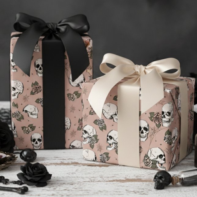 Papel De Presente Células Rosa góticas e Rosas visuais (Gothic Antique Rose & Black Floral Skulls Wrapping Paper. Vintage Dark Skull Roses Halloween Pattern)