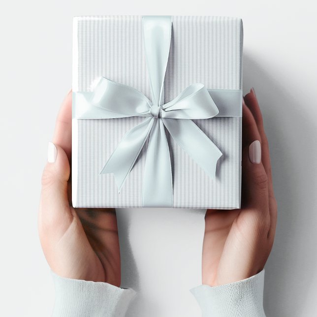 Papel De Presente Chá de fraldas Azul-Bebê-Molho e Branco-Riscado (Elegant Baby Blue and White Pinstriped Gift Wrap for Baby Shower. Cute Pastel Blue & White Stripes)