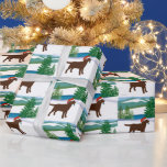 Papel De Presente Chocolate Labrador — Vista de inverno<br><div class="desc">Chocolate Labrador Winter View Wrapping Paper para amantes de cachorros que amam Labradores.  Belo design de chocolate Labrador Silhouette com Papai Noel.  Neve e árvores verdes.  Criada por Naomi Ochiai.</div>