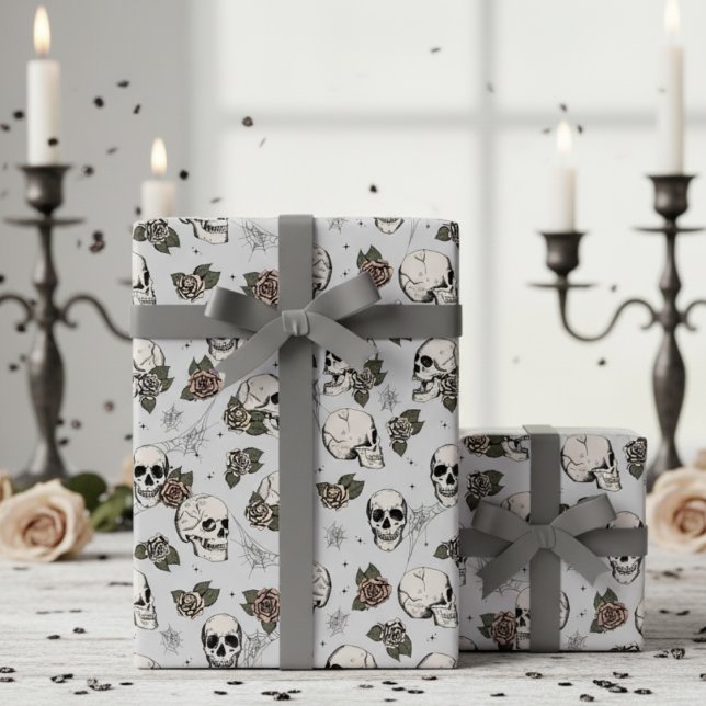 Papel De Presente Cinzas Gótica e Rosas Floral (Glam Gothic Floral Skull Wrapping Paper. Ornate Hand Drawn Vintage Skulls & Roses in Black Ink)