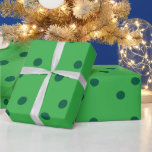 Papel De Presente Cor Personalizada do Bolinhas Verde<br><div class="desc">Projetado com padrões bonitinhos de bolinhas em verde. Você pode mudar para qualquer cor de fundo,  conforme desejar. Excelente para o Dia da Rua,  aniversários,  feriados ou comemorações ou eventos!</div>