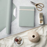 Papel De Presente Cor Sálida Verde Sage<br><div class="desc">Papel de embrulho a cores sólidas numa grande variedade de cores para todos os seus presentes de casamento e chá. As cores para 2025 são escuras e ousadas e é isso que você encontrará nas minhas últimas designs com nomes coloridos de várias empresas de design.</div>
