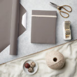 Papel De Presente Cor Sólida Castanho<br><div class="desc">Papel de embrulho a cores sólidas numa grande variedade de cores para todos os seus presentes de casamento e chá. As cores para 2025 são escuras e ousadas e é isso que você encontrará nas minhas últimas designs com nomes coloridos de várias empresas de design.</div>