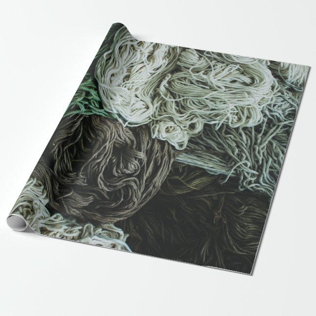 Papel De Presente Cordas brancas, cinzas e verdes (Desenrolado)