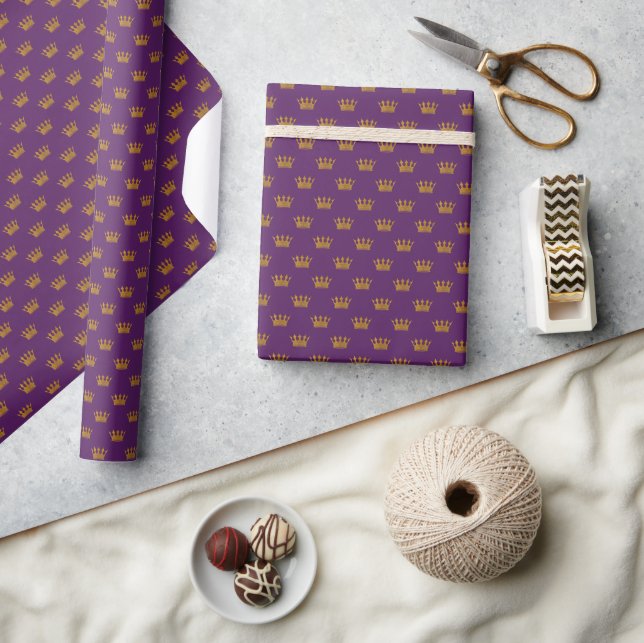 Papel De Presente Corôas Douradas sobre Roxo Real (Artesanato)