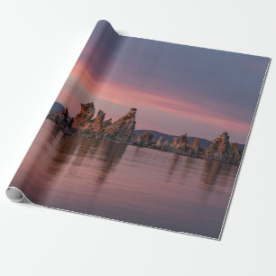 PAPEL DE PRESENTE CORPO DE ÁGUA PERTO DAS PEDRAS