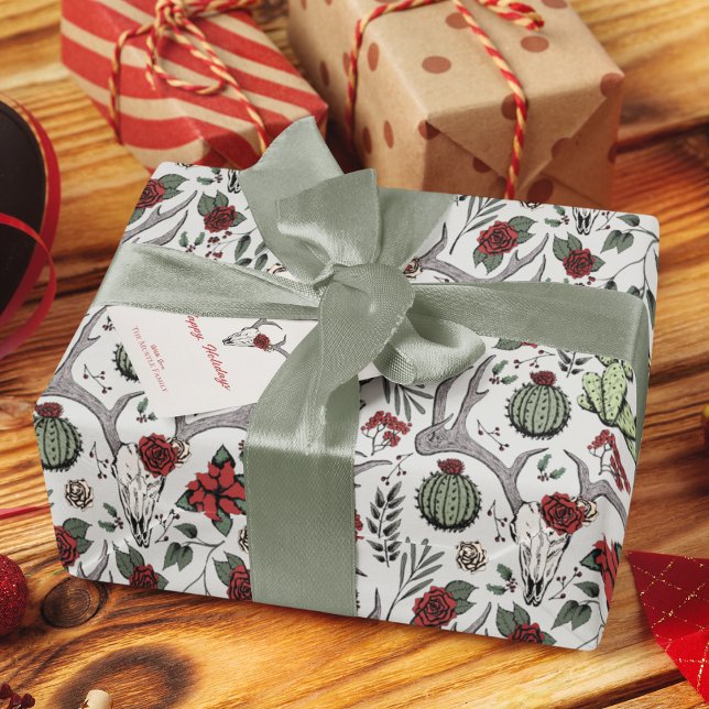 Papel De Presente Country Western Christmas Floral Reindeer Skull (Country Western Bull Skull Reindeer Skull, Red Roses, Cactus, & Winter Berries. Cream Background.)