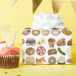 Papel De Presente Cozinhar Judaico Feriado de Cuisine Janta Comida I<br><div class="desc">Design apresenta uma ilustração original de uma variedade de comidas populares na cozinha judaica, incluindo: babka, bagel com queijo creme e lox, rugelach, blintzes de mirtilo, hamantash, sanduíche de reuben, picle de dll kosher, matzah, tricô de espinafre, shakshuka, tudo bagel, macarrão de coco, israelense e, kugel, bourekas, bife brisket, lats...</div>