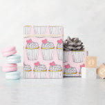 Papel De Presente Cupcake De Bolo Rosa Com Amor Com Padaria Doce<br><div class="desc">Apresenta uma ilustração original de um cupcake revestido com glacé,  aspersores e um coração rosa. Este design também está disponível em outros produtos. Não vê o que está procurando? Precisa de ajuda para a personalização? Entre em contato com Rebecca para ter algo projetado apenas para você, </div>
