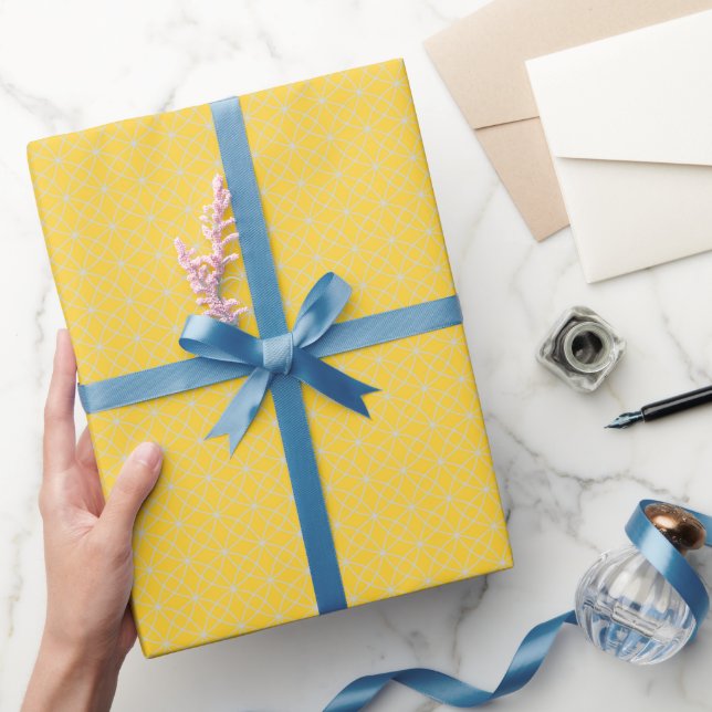 Papel De Presente Curvas Entrelaçadas em Amarelo (Presentear)
