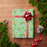 Papel De Presente Dalmatianos de Natal no Feriado Verde de Santa Hat<br><div class="desc">Este padrão bonito mostra nossas ilustrações Dalmáticas vestindo Santa Hats com pinheiros verdes e brancos e bagas holly sobre um fundo verde.</div>