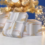 Papel De Presente Dazzling Reindeer Felry Christmas Diamond Wrap<br><div class="desc">Apresentando nosso belo "Dazzling Reindeer Merry Christmas Diamond Wrap", um luxo papel de embrulho de férias que transcende a festividade tradicional. Mergulhe seus presentes num mundo de elegância com este design encantador, onde renas ouros graciosas feitas de diamantes shimmering (impressas apenas, infelizmente!) saltam majesticamente contra um pano de fundo prateado...</div>