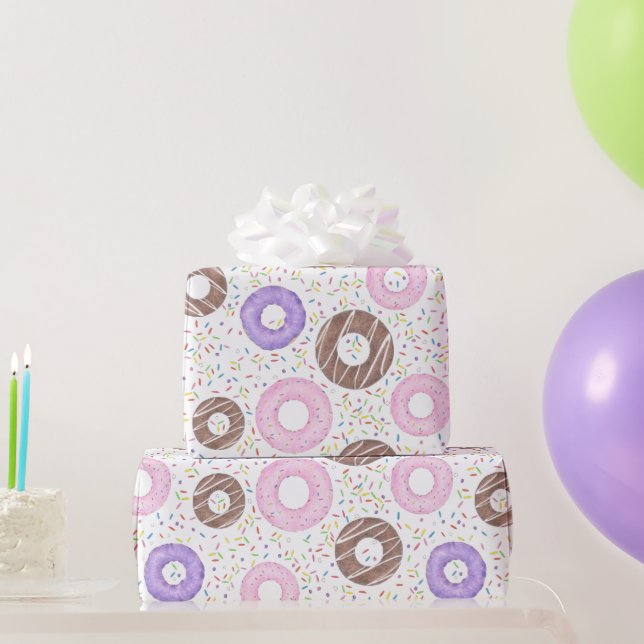 Papel De Presente Delicious Donuts on White Wrapping Paper (Presentes para festas)
