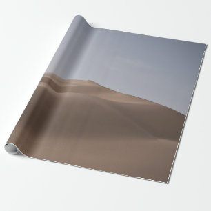 PAPEL DE PRESENTE DESERTO MARAVILHOSO SOB CÉU BRANCO DURANTE O DIA