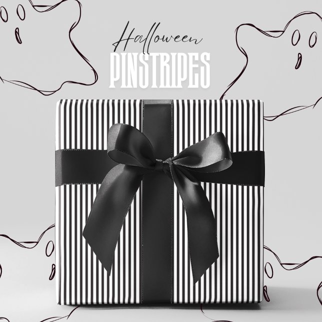 Papel De Presente Dia das Bruxas de Pinstripe Preta e Branca (Elegant Halloween Pinstripes in Black and White Striped Pattern for Autumn Birthday & Fall Party)