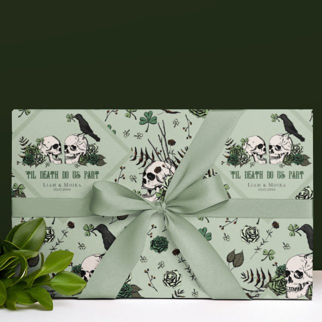 Papel De Presente Dia de São Patrício Gótico Flores Crânios Casament (Modern Gothic Floral Skull Irish Wedding Wrapping Paper. St Patricks Day Wedding, Bridal Shower...)
